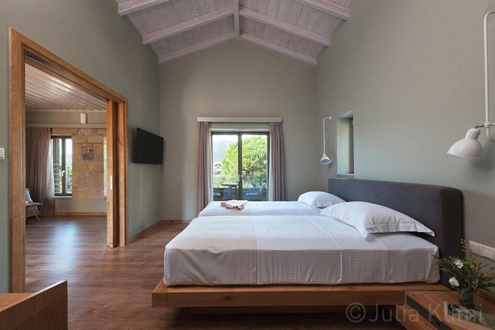 Diapori Suites Hotel การ์ดามมีลี ภายนอก รูปภาพ