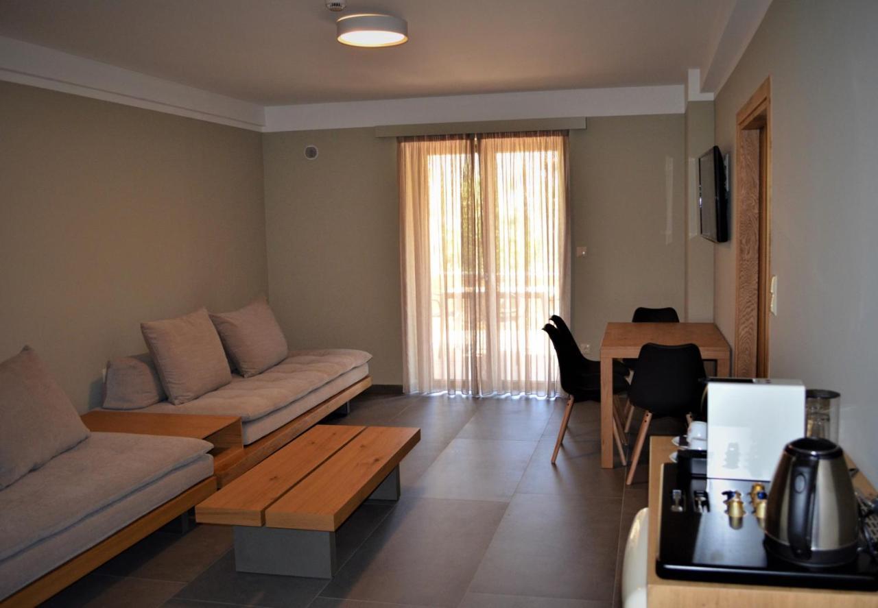 Diapori Suites Hotel การ์ดามมีลี ภายนอก รูปภาพ